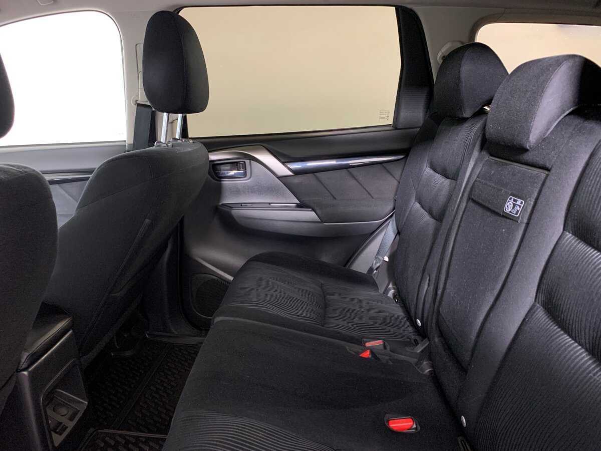 Mitsubishi Pajero Sport 2018 года с пробегом. Фото: #18
