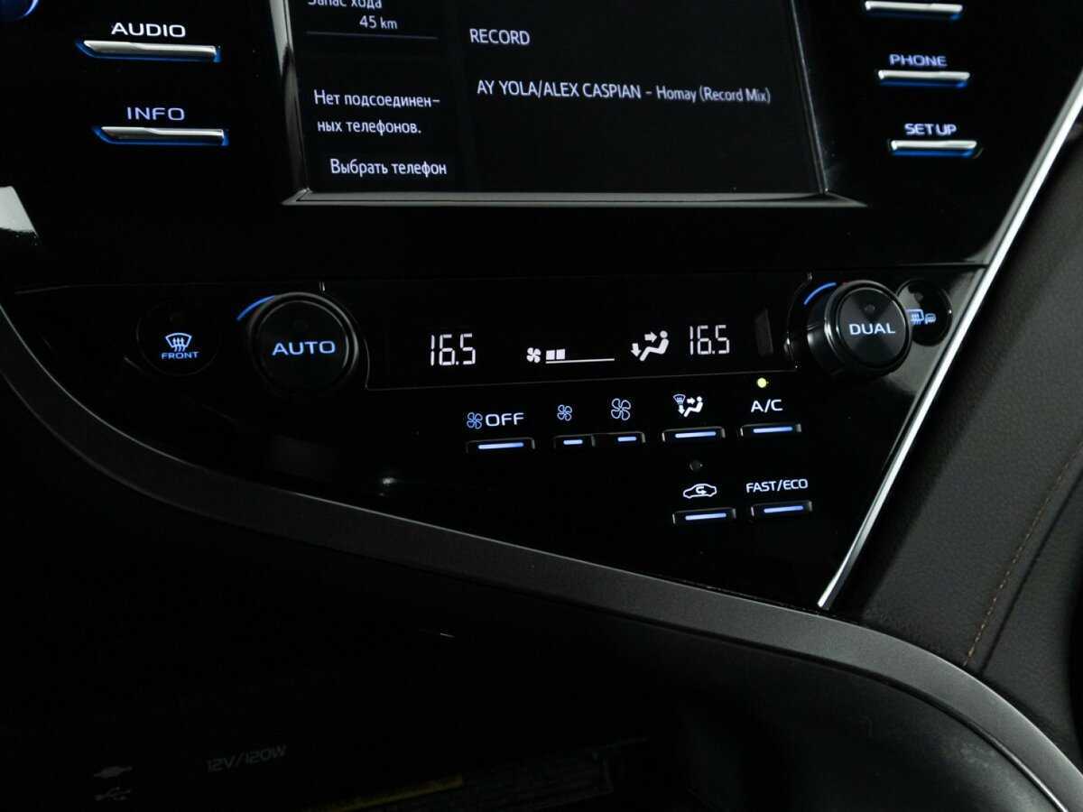 Toyota Camry 2019 года с пробегом. Фото: #18