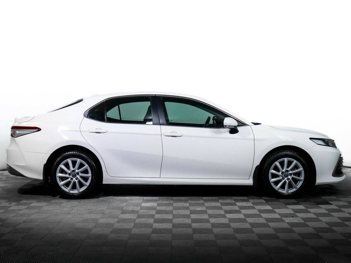 Toyota Camry 2021 года с пробегом. Фото: #3