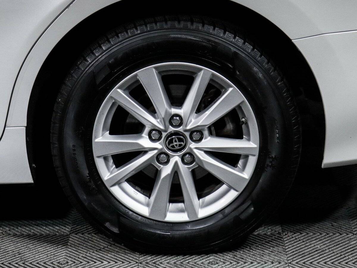 Toyota Camry 2020 года с пробегом. Фото: #11