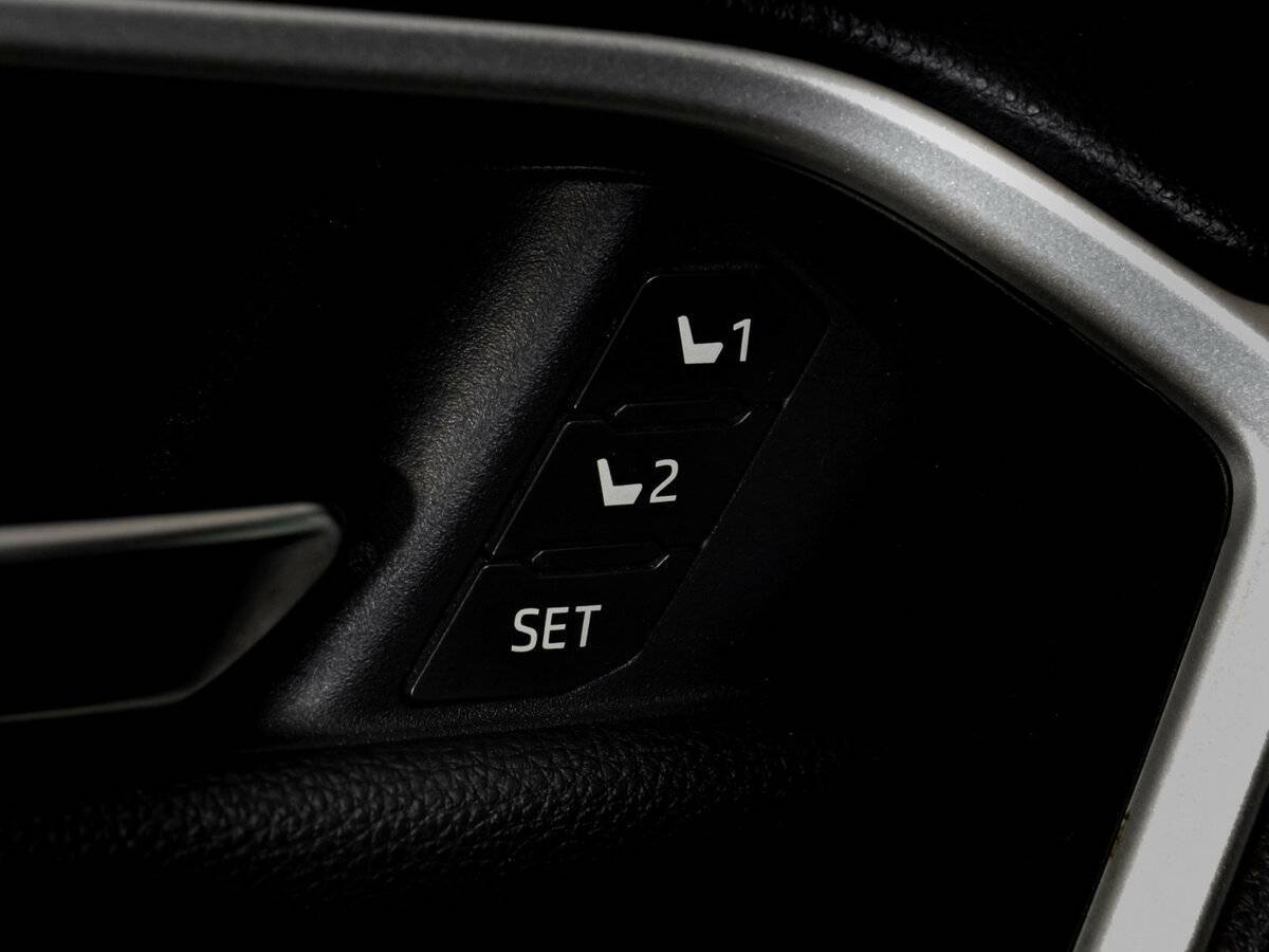 Toyota RAV4 2020 года с пробегом. Фото: #15