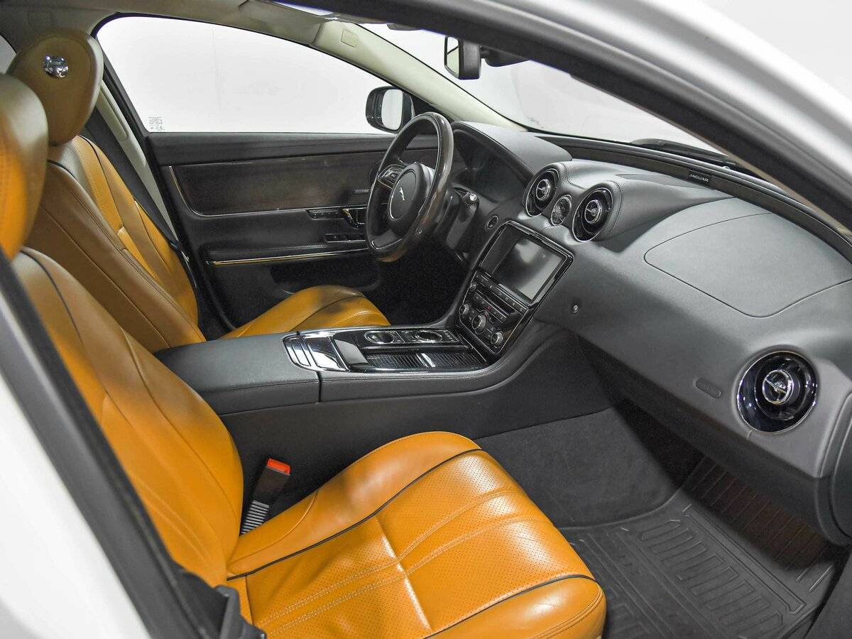 Jaguar XJ 2016 года с пробегом. Фото: #19