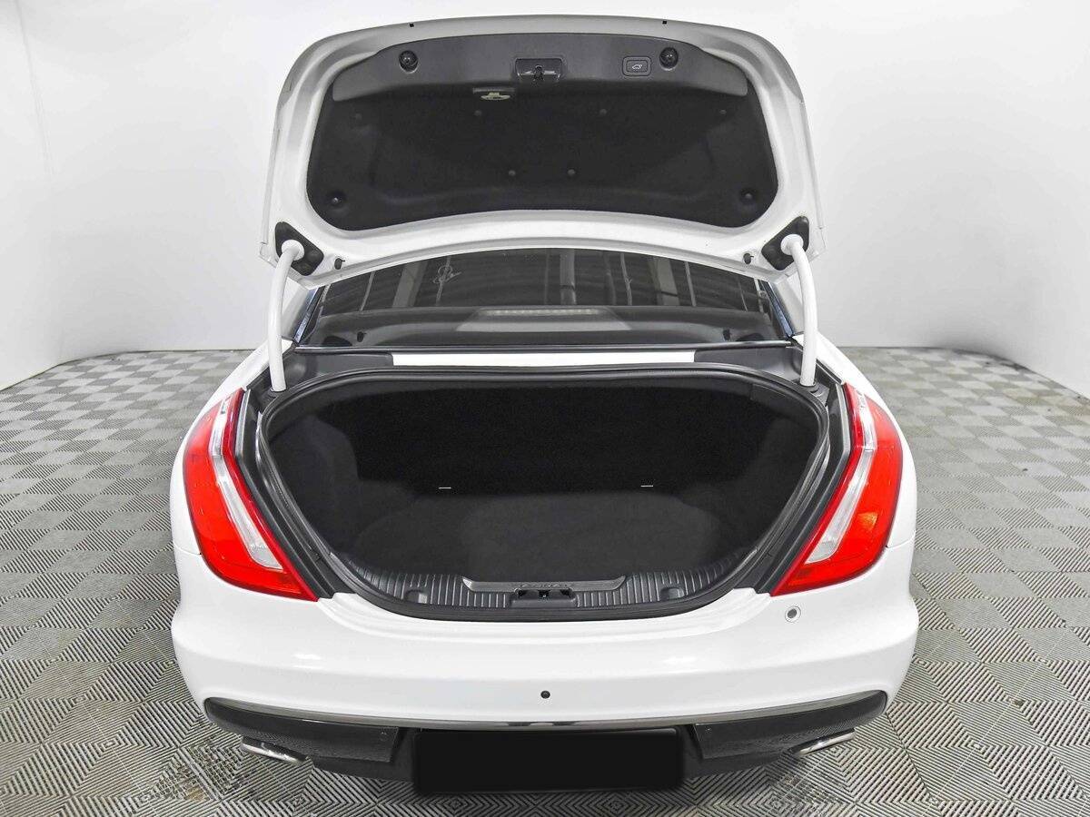 Jaguar XJ 2016 года с пробегом. Фото: #21