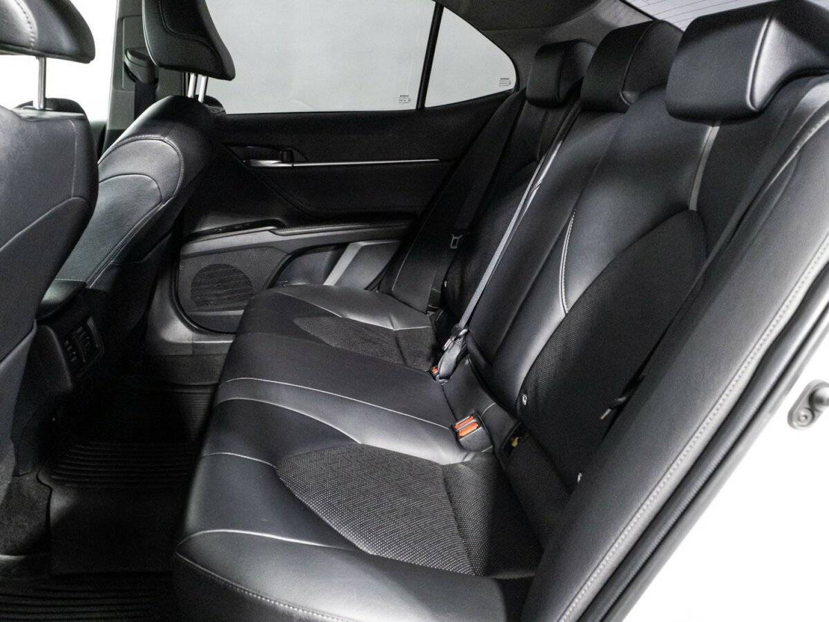 Toyota Camry 2021 года с пробегом. Фото: #9