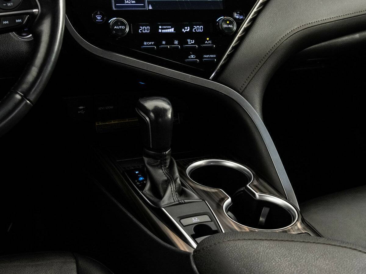 Toyota Camry 2018 года с пробегом. Фото: #14