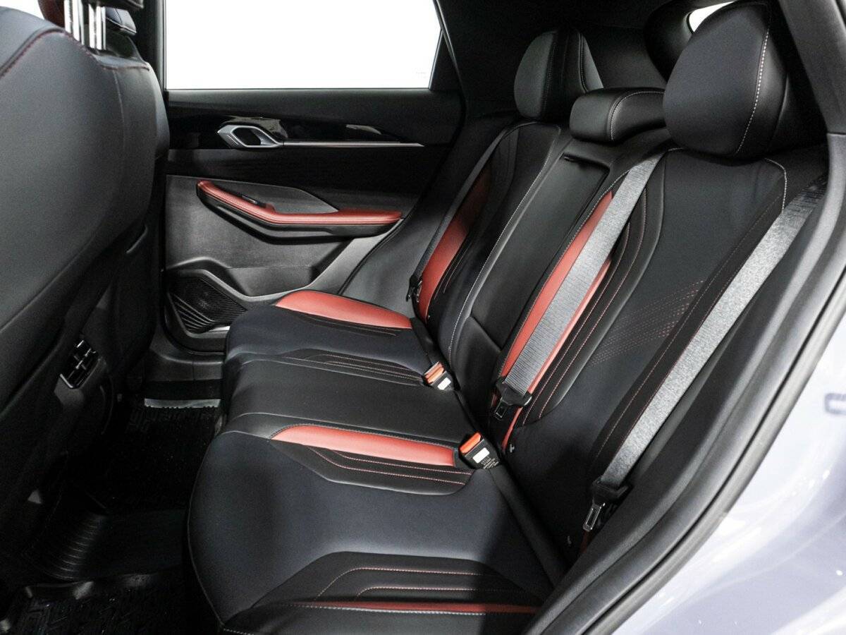 Geely Coolray 2023 года с пробегом. Фото: #9