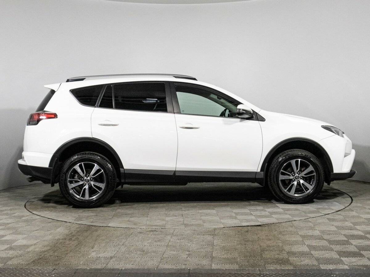 Toyota RAV4 2019 года с пробегом. Фото: #3