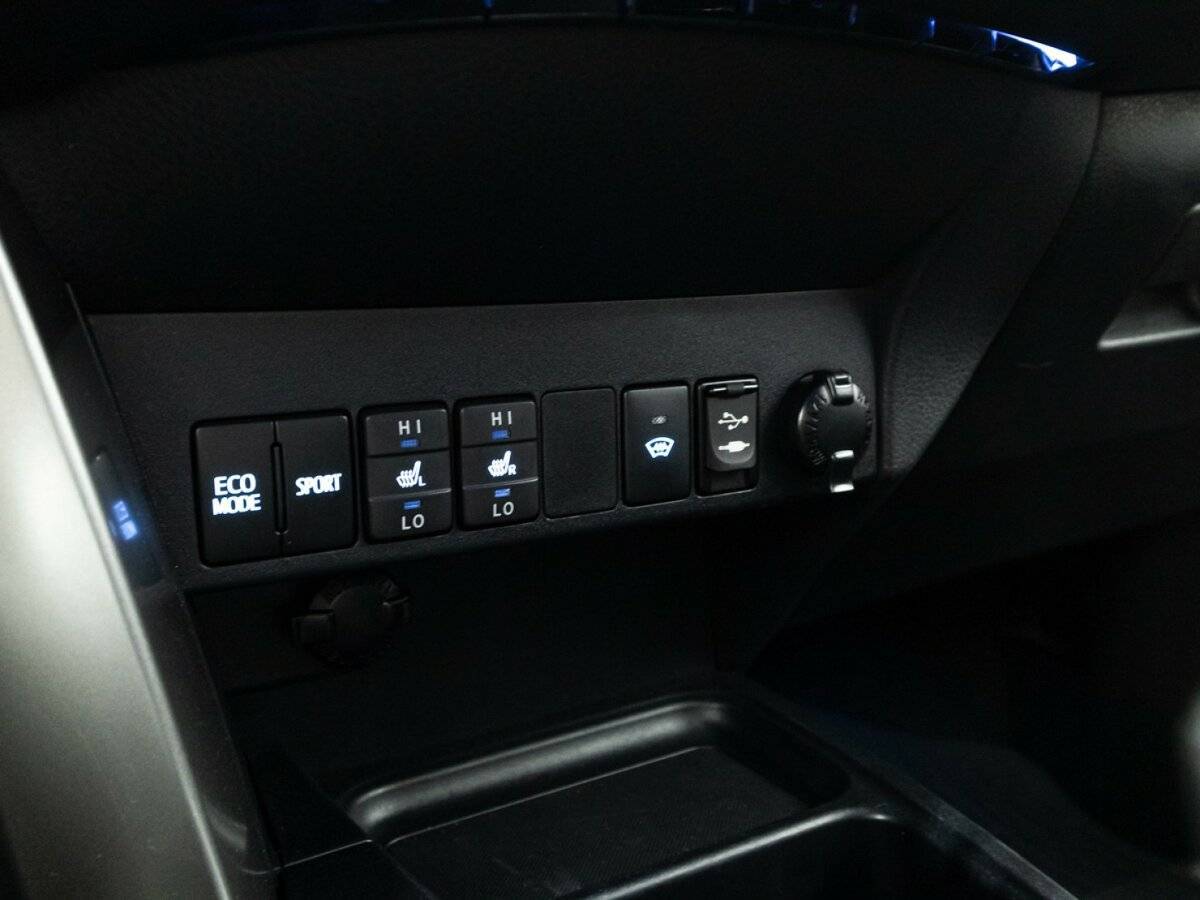 Toyota RAV4 2019 года с пробегом. Фото: #19