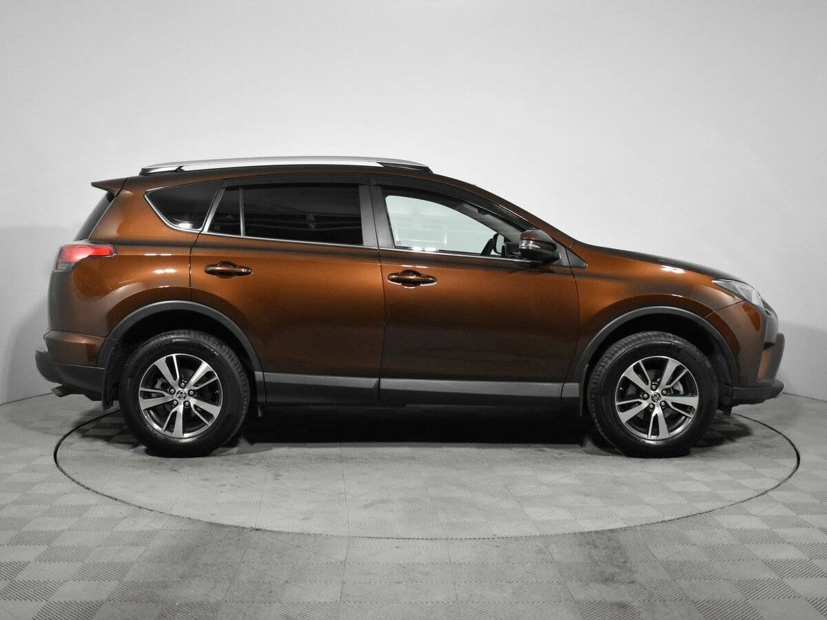 Toyota RAV4 2017 года с пробегом. Фото: #4