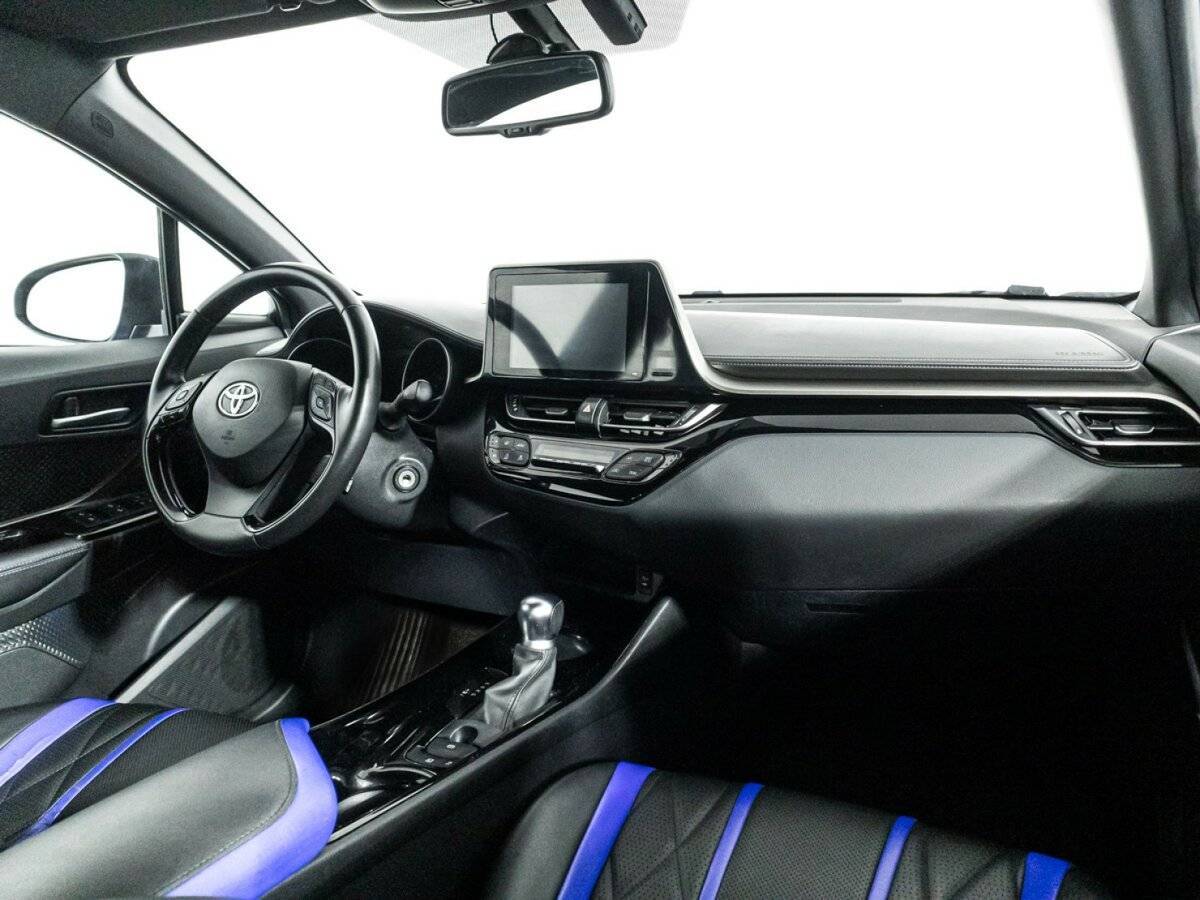 Toyota C-HR 2019 года с пробегом. Фото: #8