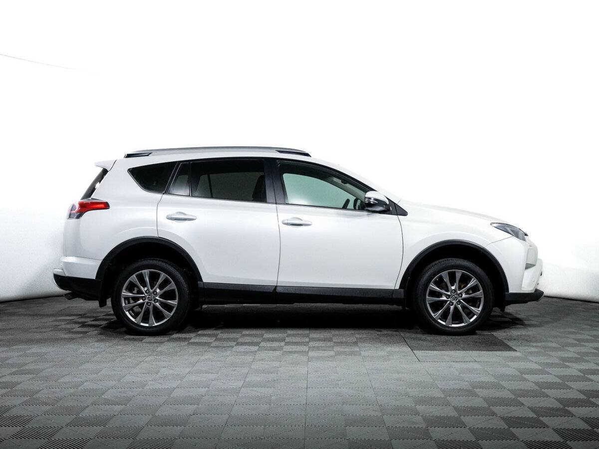 Toyota RAV4 2018 года с пробегом. Фото: #3