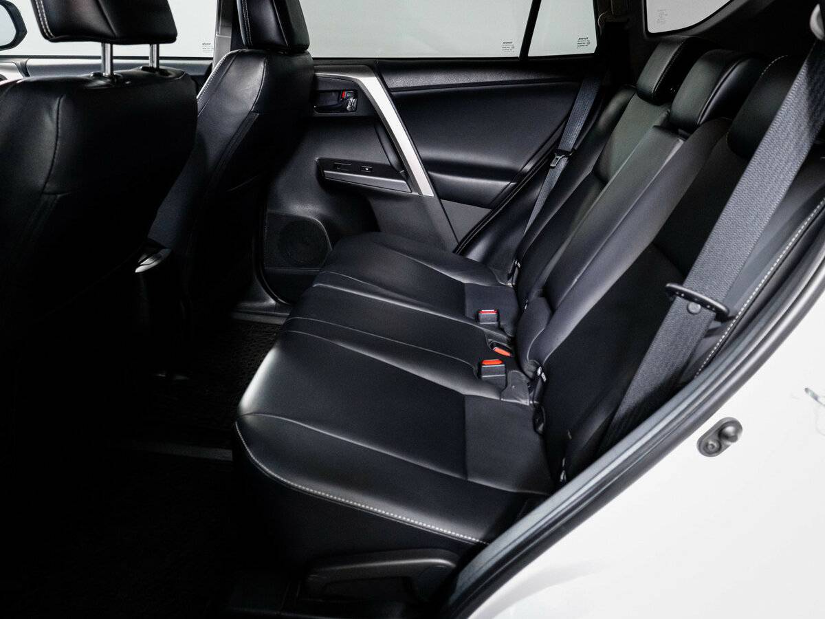 Toyota RAV4 2018 года с пробегом. Фото: #9