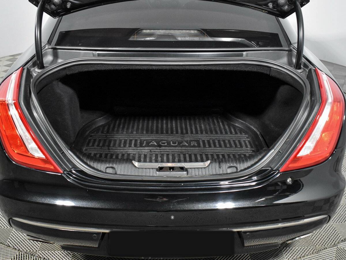 Jaguar XJ 2016 года с пробегом. Фото: #25