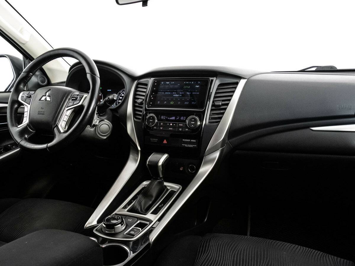 Mitsubishi Pajero Sport 2017 года с пробегом. Фото: #8
