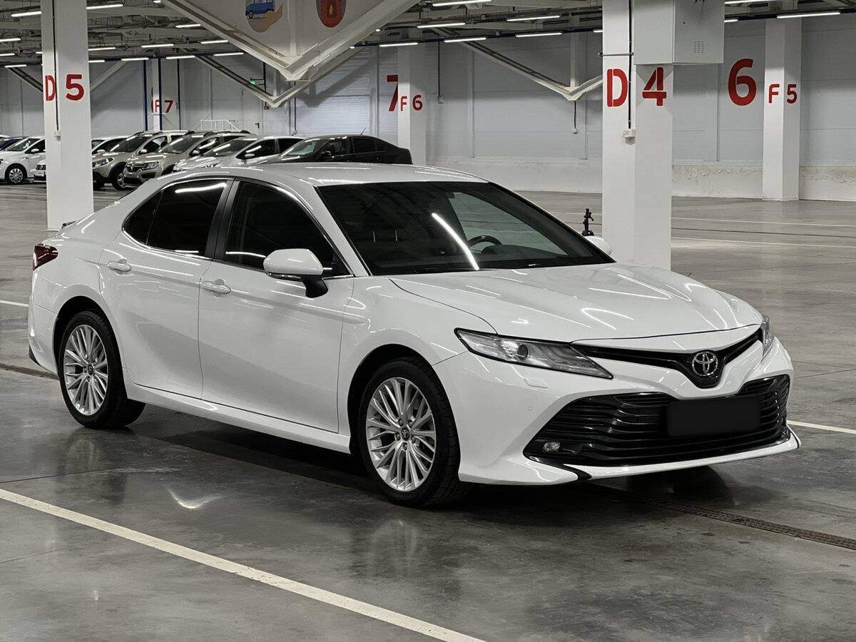 Toyota Camry 2018 года с пробегом. Фото: #2