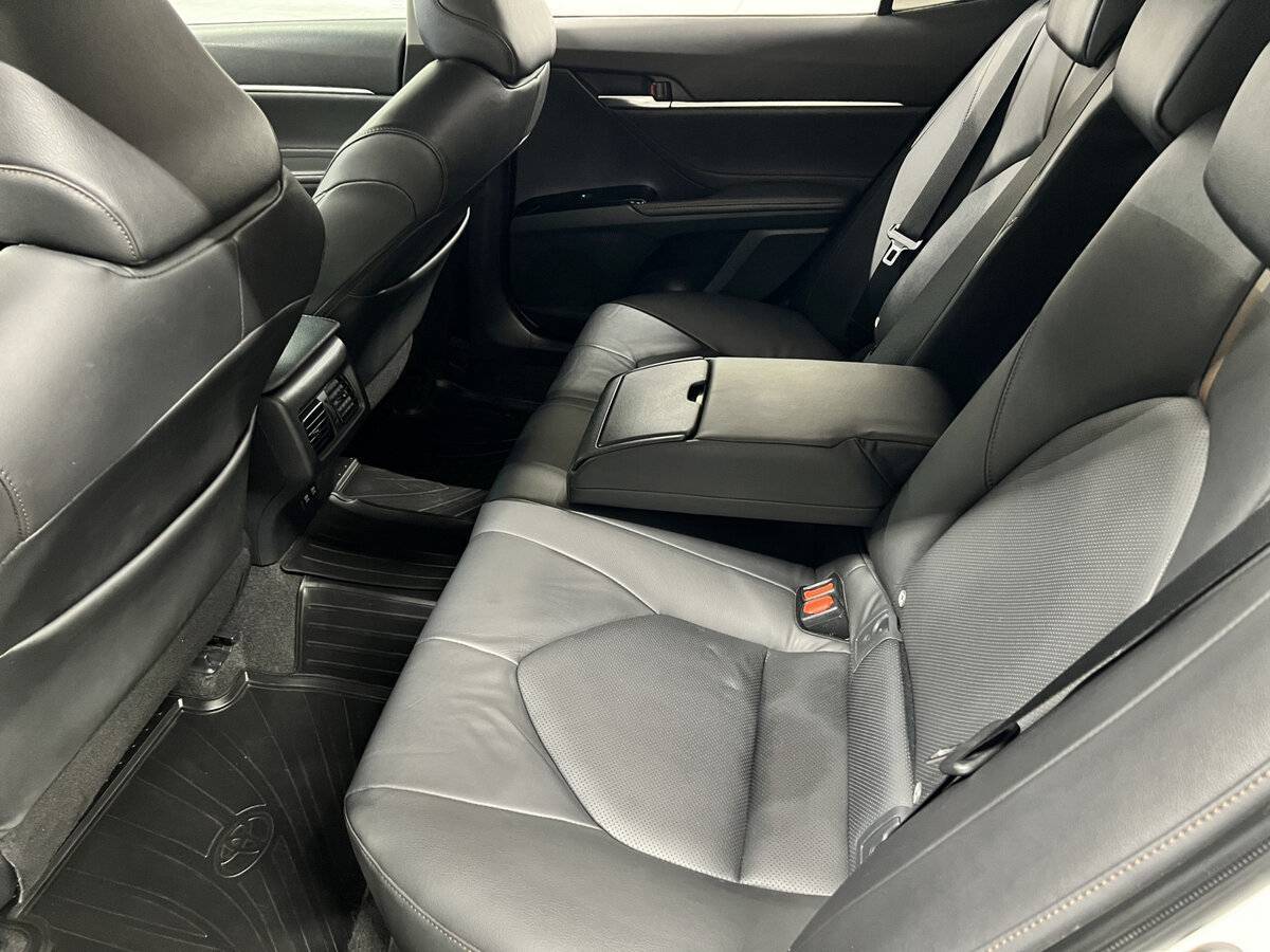 Toyota Camry 2018 года с пробегом. Фото: #11