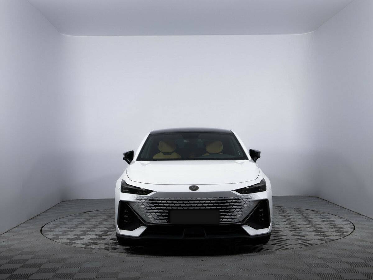 Changan UNI-V 2023 года с пробегом. Фото: #1