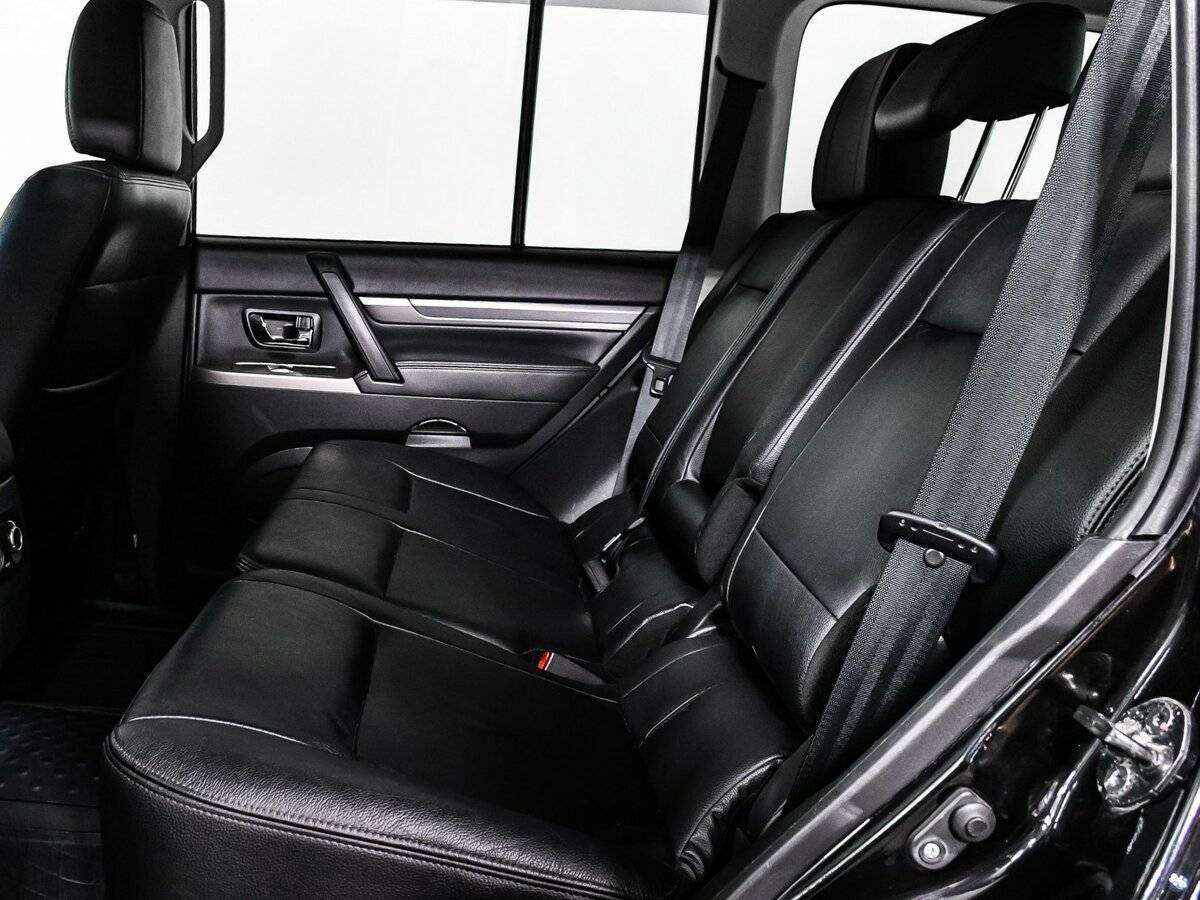 Mitsubishi Pajero 2015 года с пробегом. Фото: #13