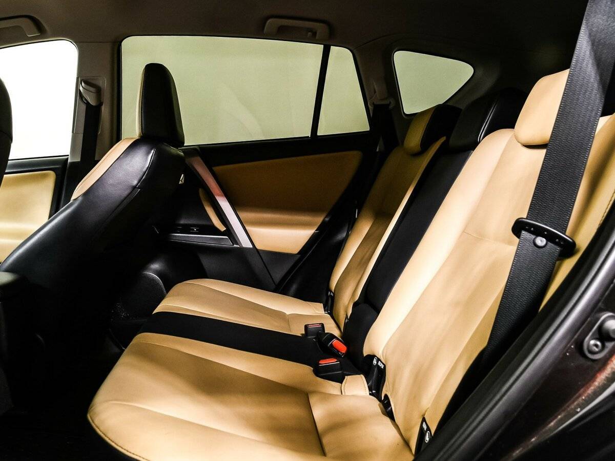 Toyota RAV4 2015 года с пробегом. Фото: #11