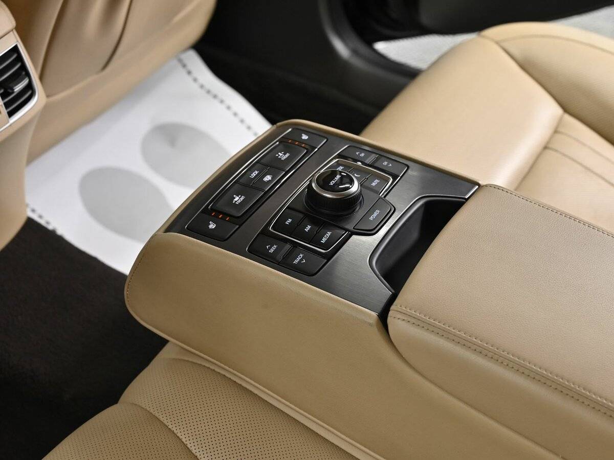 Hyundai Genesis 2016 года с пробегом. Фото: #18