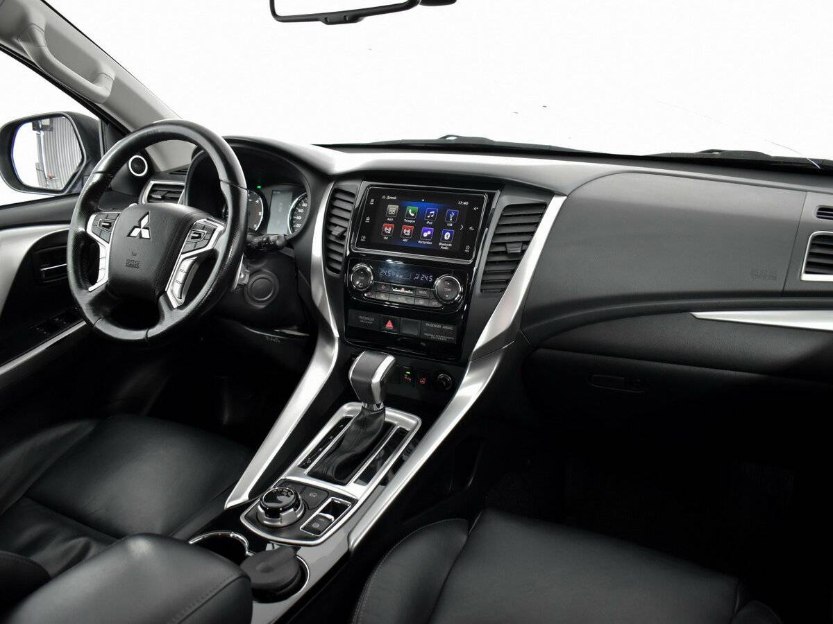 Mitsubishi Pajero Sport 2017 года с пробегом. Фото: #8
