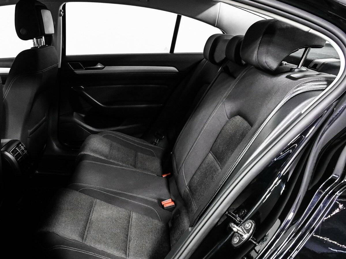 Volkswagen Passat 2018 года с пробегом. Фото: #13