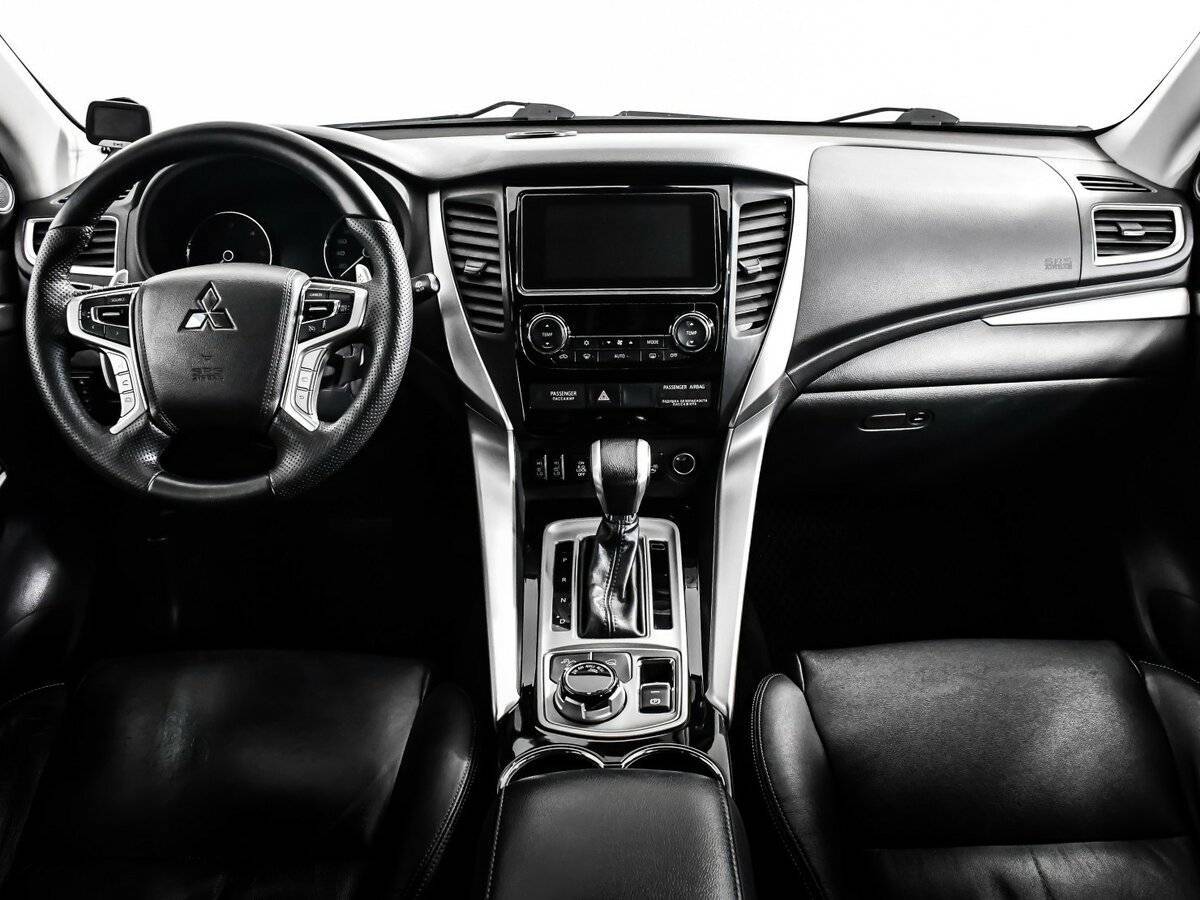 Mitsubishi Pajero Sport 2017 года с пробегом. Фото: #10
