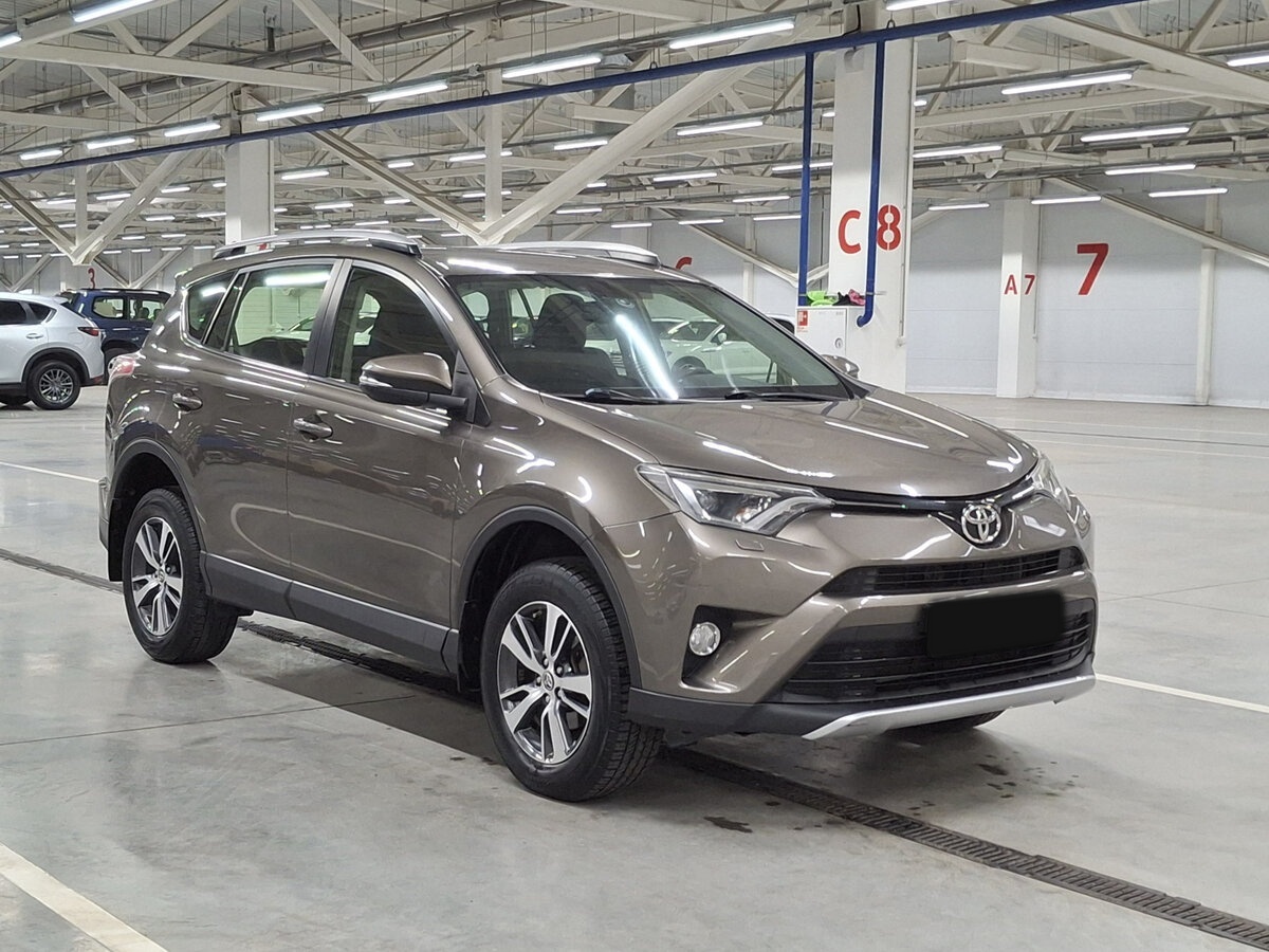 Toyota RAV4 2015 года с пробегом. Фото: #2