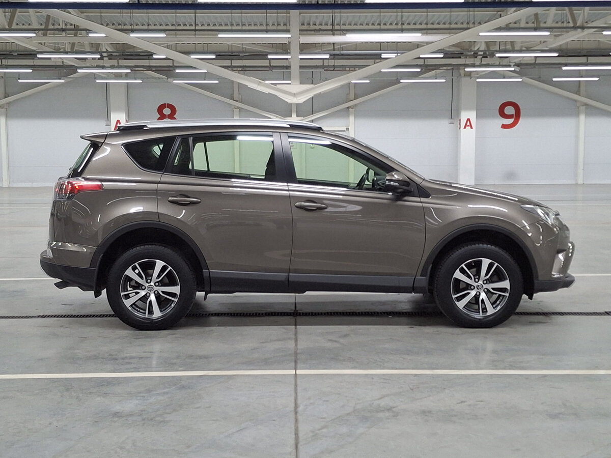 Toyota RAV4 2015 года с пробегом. Фото: #3