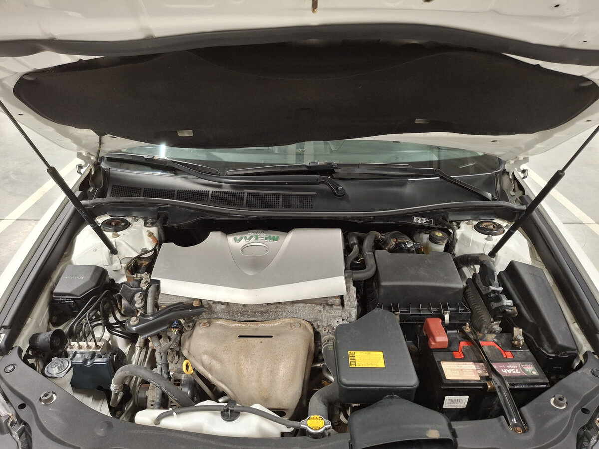 Б/У Тойота Камри 2015 года. Фото: #8