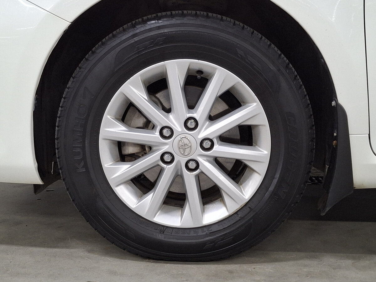 Б/У Тойота Камри 2015 года. Фото: #17