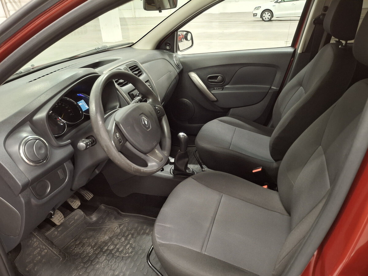 Б/У Рено Сандеро 2017 года. Фото: #15