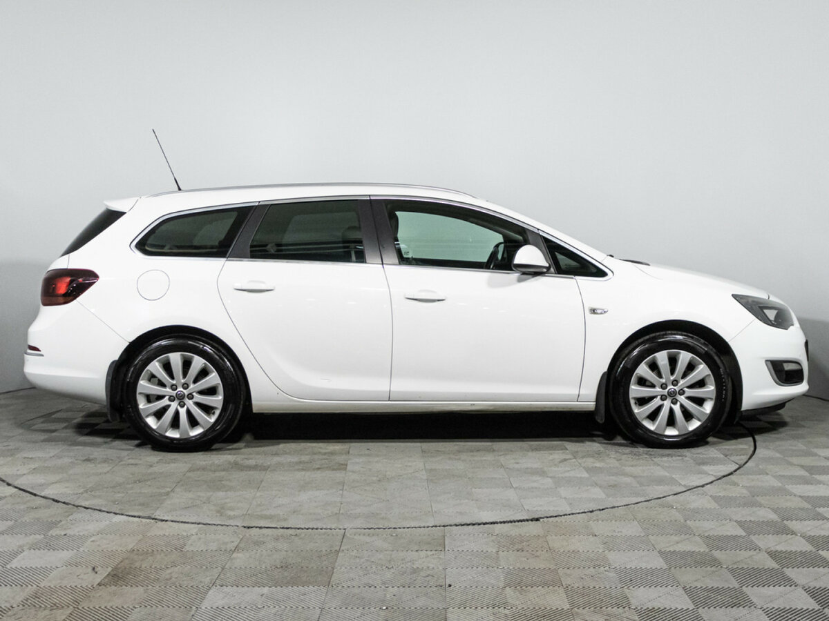 Б/У Опель Астра 2014 года. Фото: #3