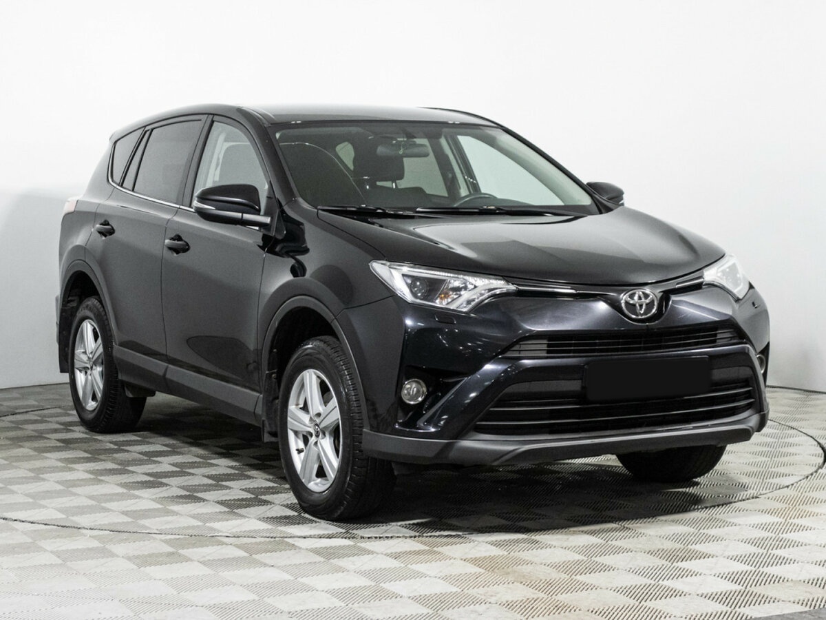 Toyota RAV4 2017 года с пробегом. Фото: #2