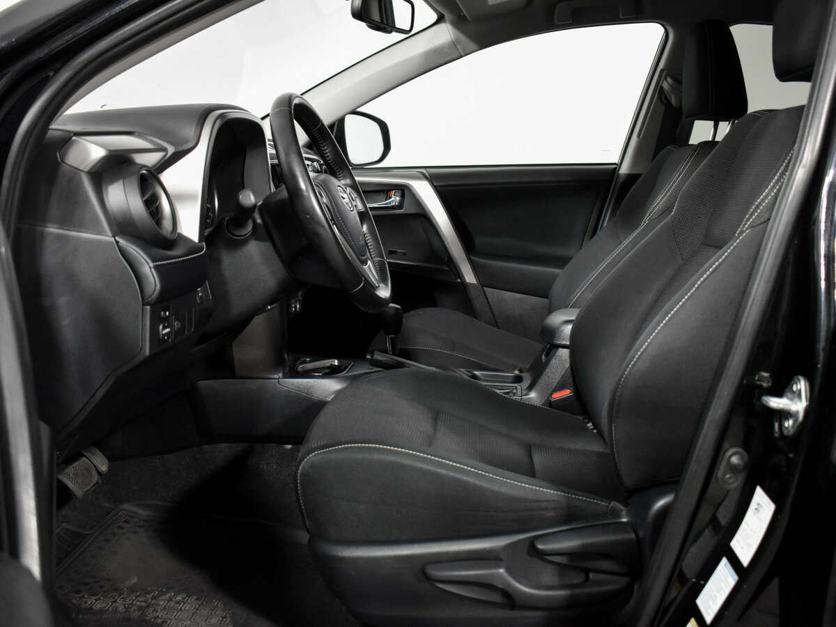 Б/У Тойота Рав4 2018 года. Фото: #9