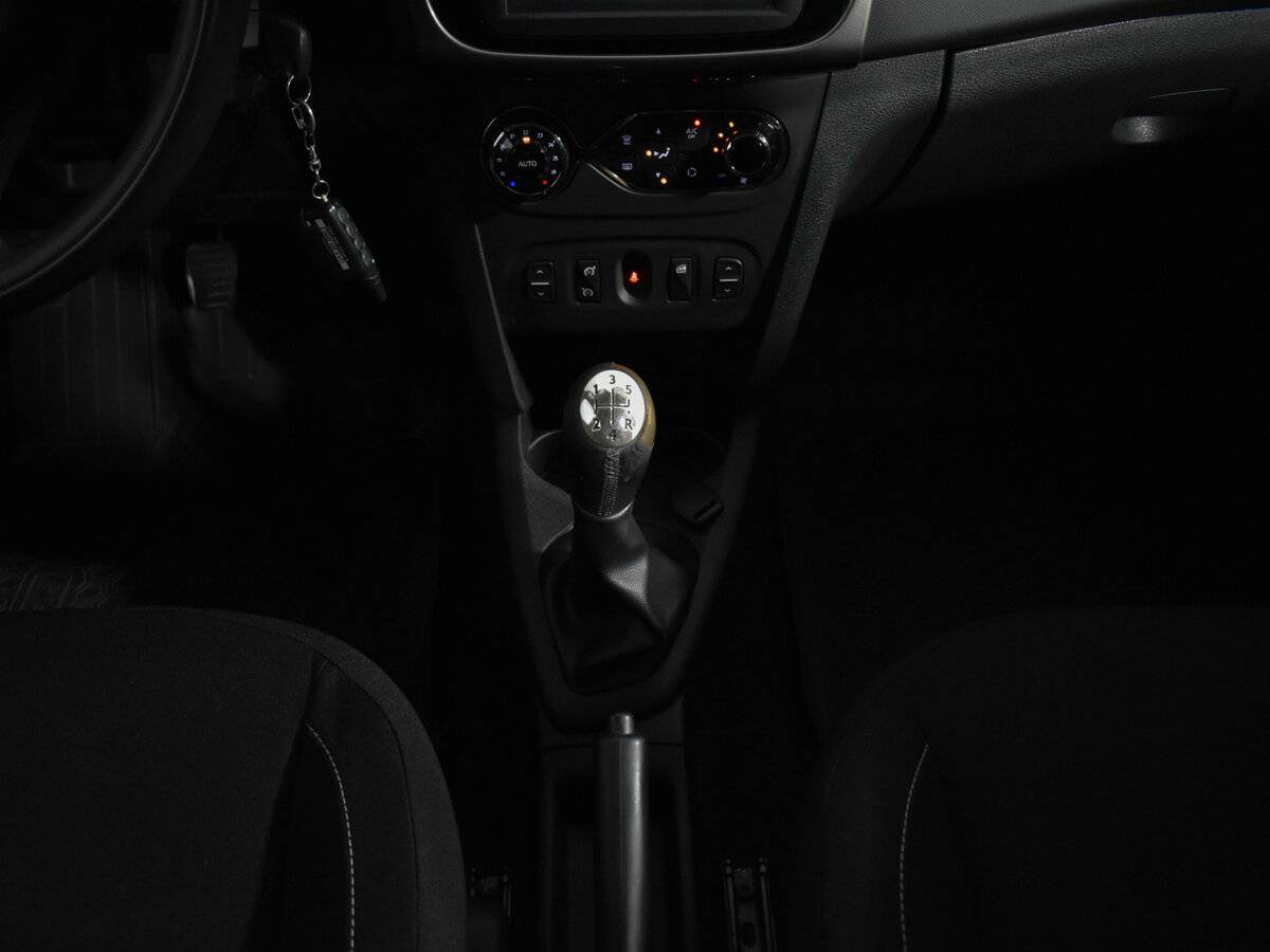 Б/У Рено Сандеро 2016 года. Фото: #11