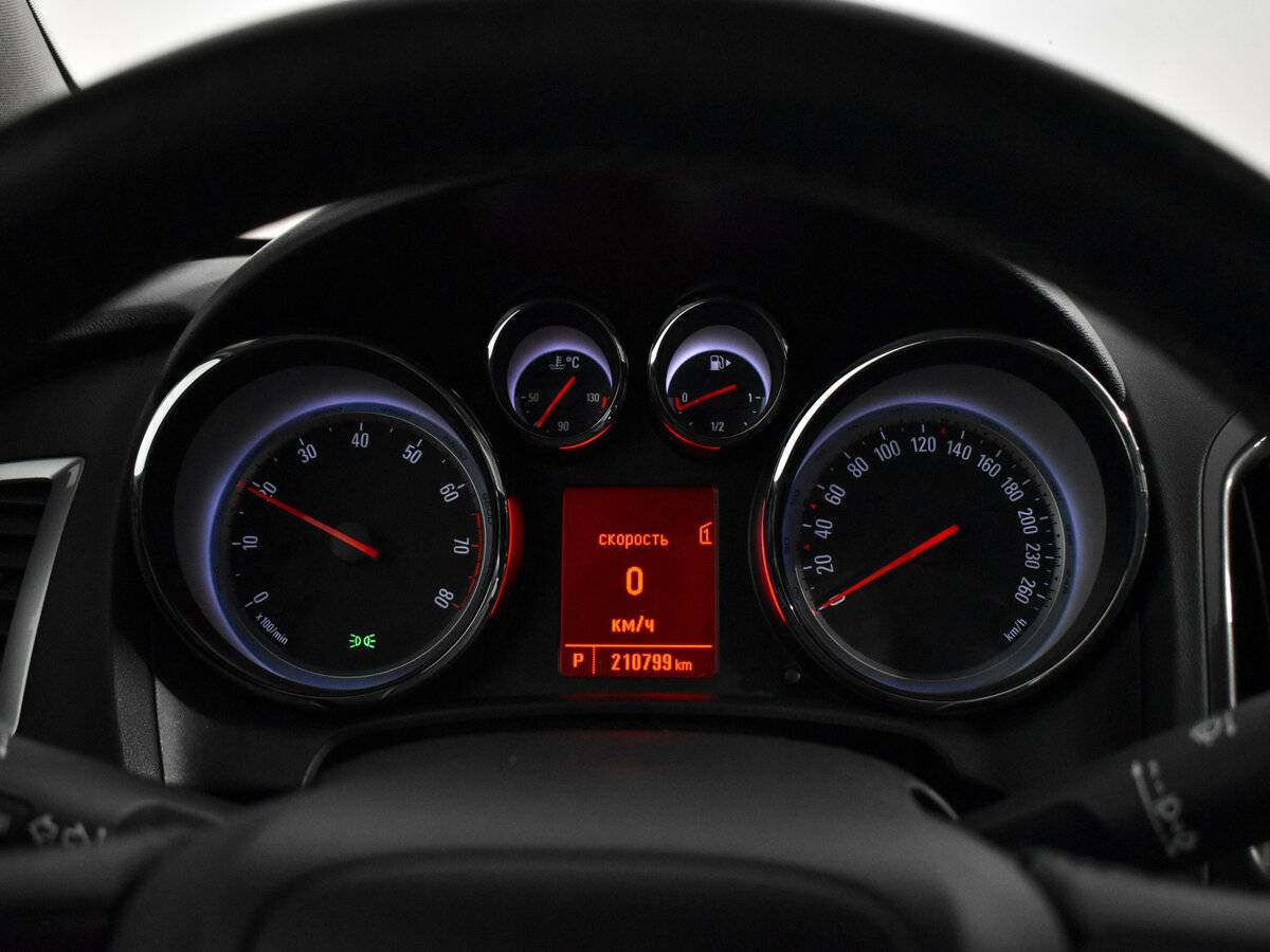 Б/У Опель Астра 2013 года. Фото: #15