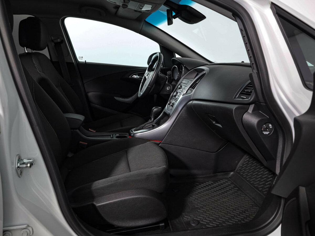 Б/У Опель Астра 2014 года. Фото: #17