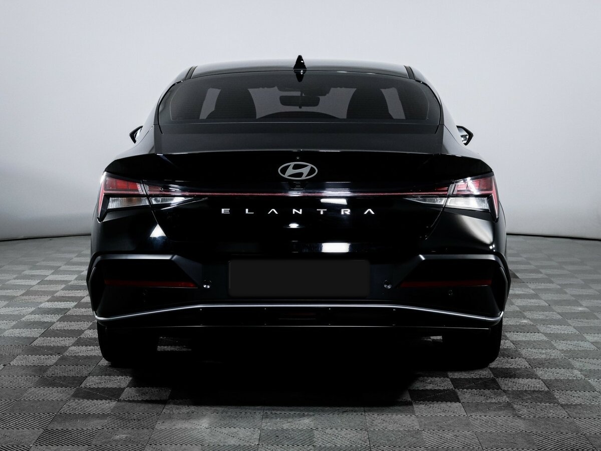 Hyundai Elantra 2023 года с пробегом. Фото: #4