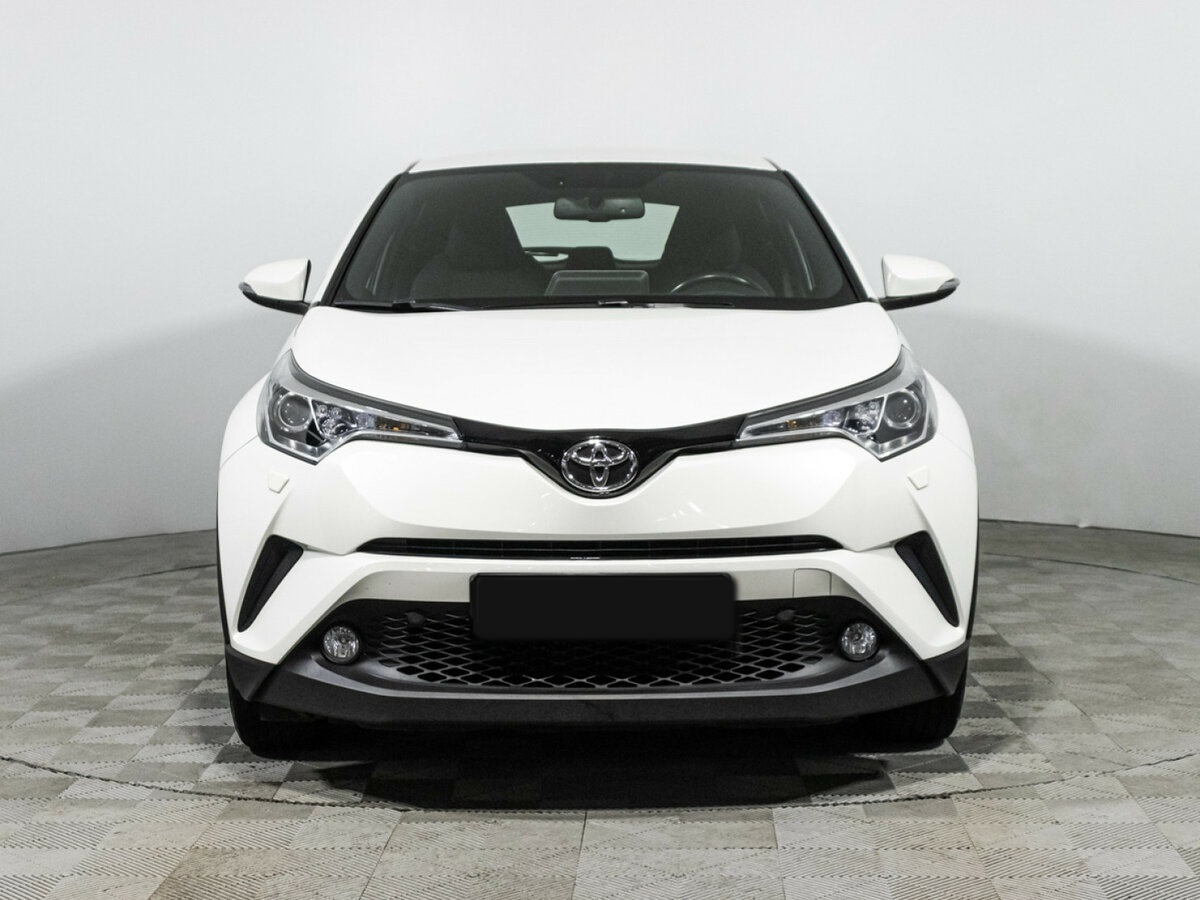 Toyota C-HR 2018 года с пробегом. Фото: #1