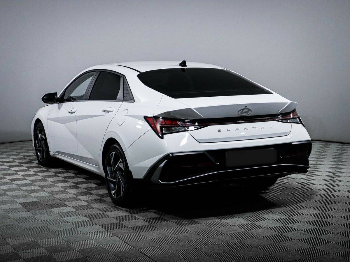 Hyundai Elantra 2024 года с пробегом. Фото: #5
