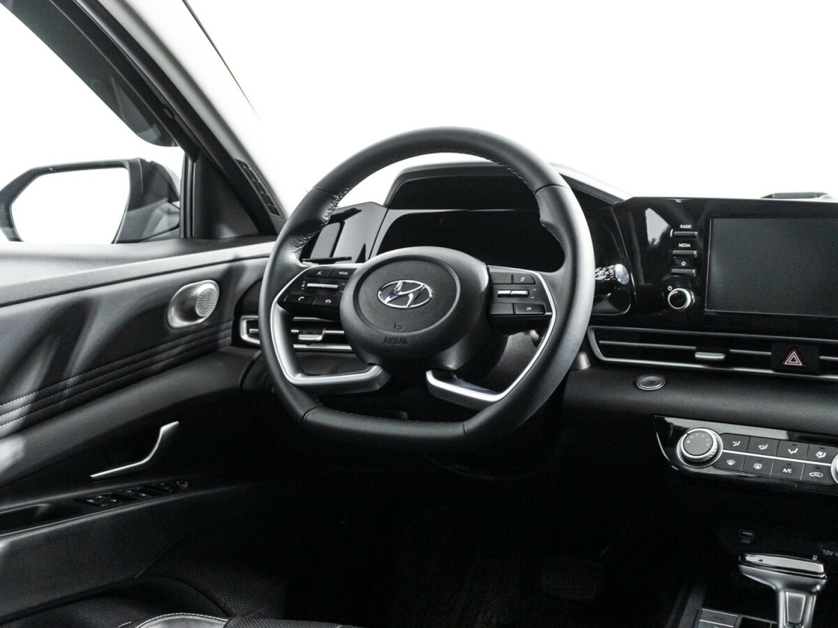 Hyundai Elantra 2023 года с пробегом. Фото: #18