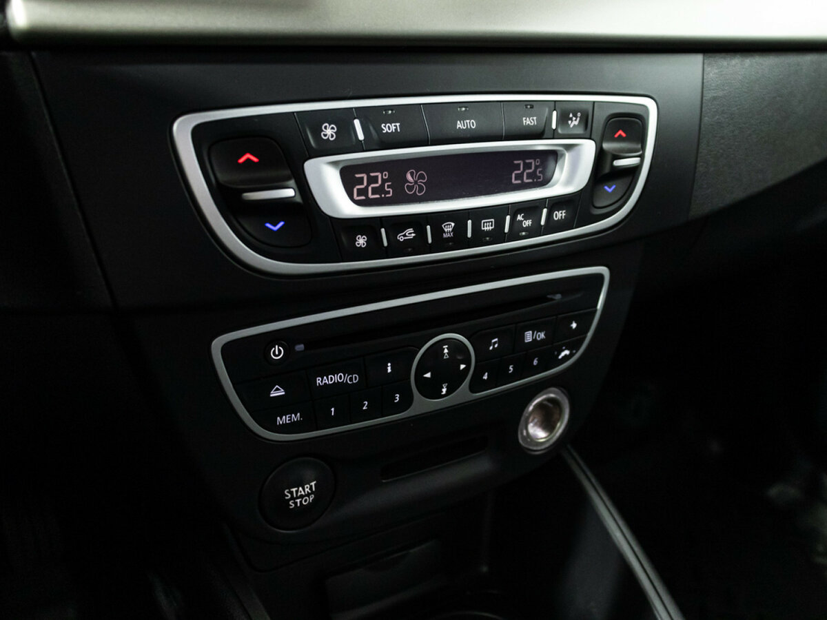 Renault Fluence 2012 года с пробегом. Фото: #13