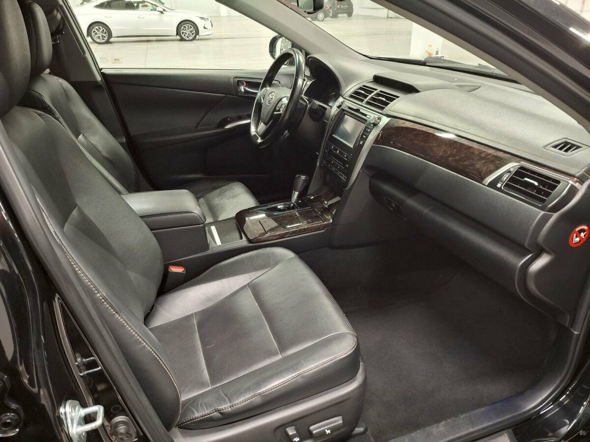 Б/У Тойота Камри 2015 года. Фото: #14