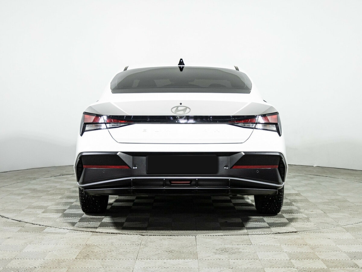Hyundai Elantra 2023 года с пробегом. Фото: #5