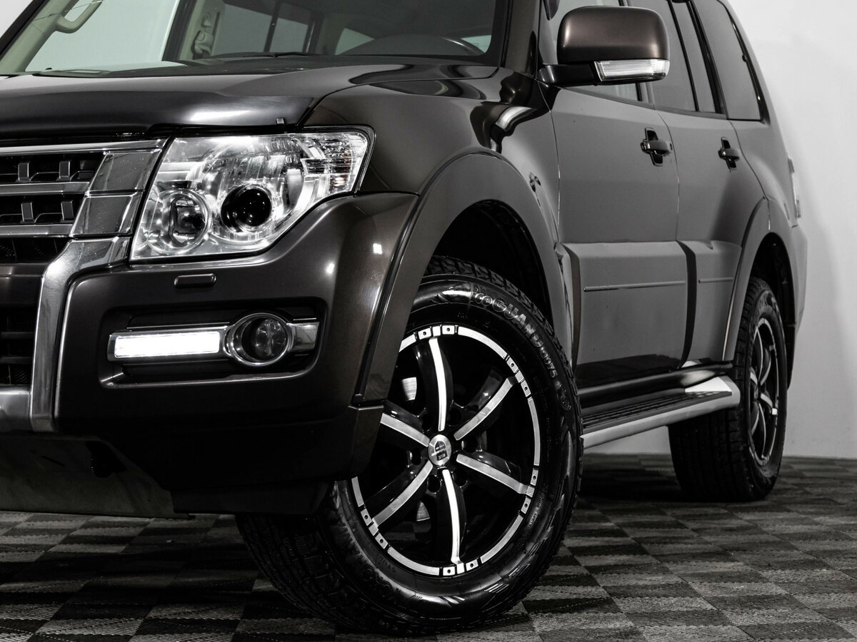 Mitsubishi Pajero 2017 года с пробегом. Фото: #1