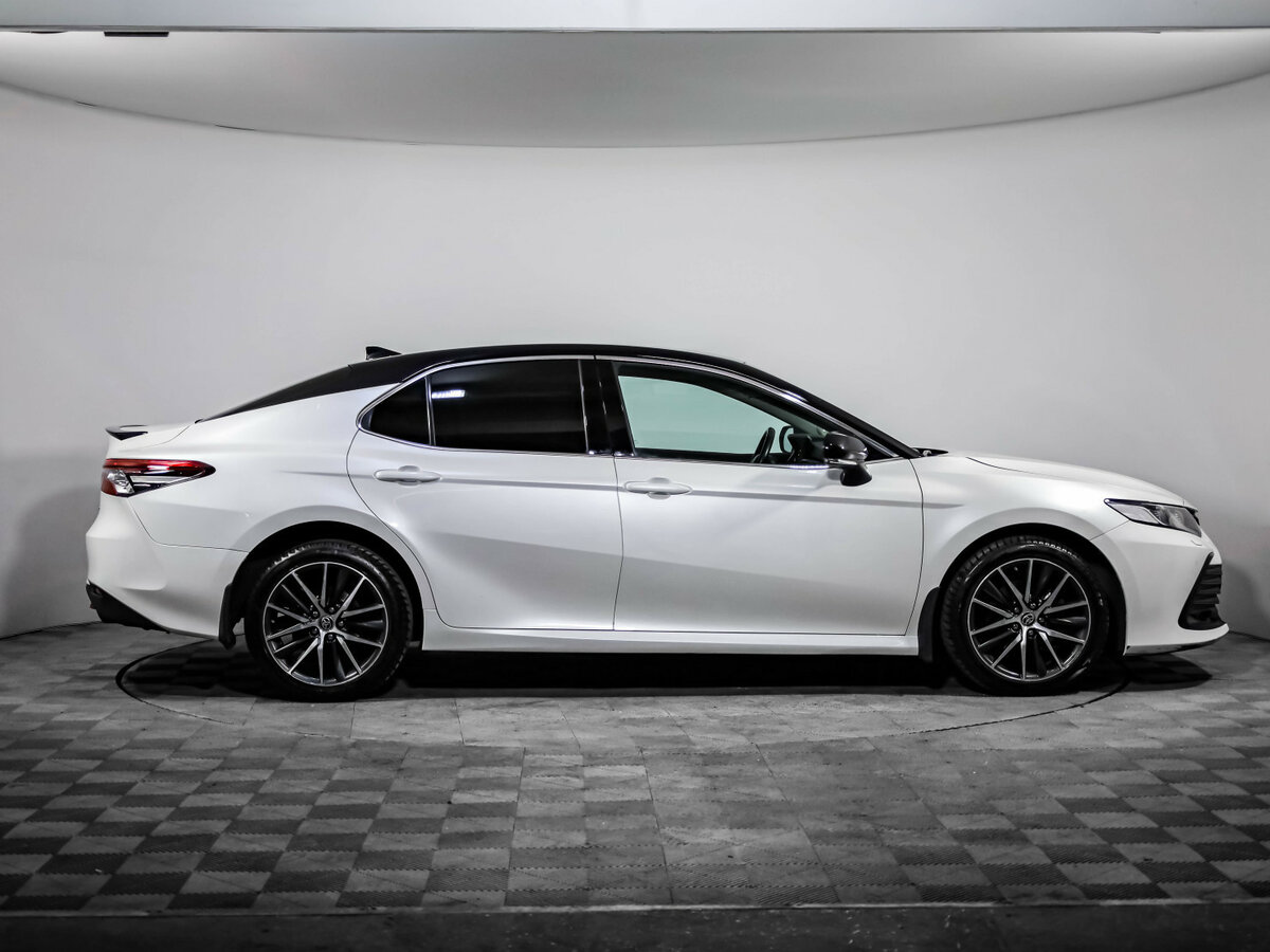 Toyota Camry 2021 года с пробегом. Фото: #3