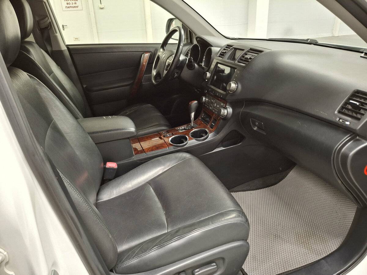 Б/У Тойота Хайлэндер 2012 года. Фото: #10