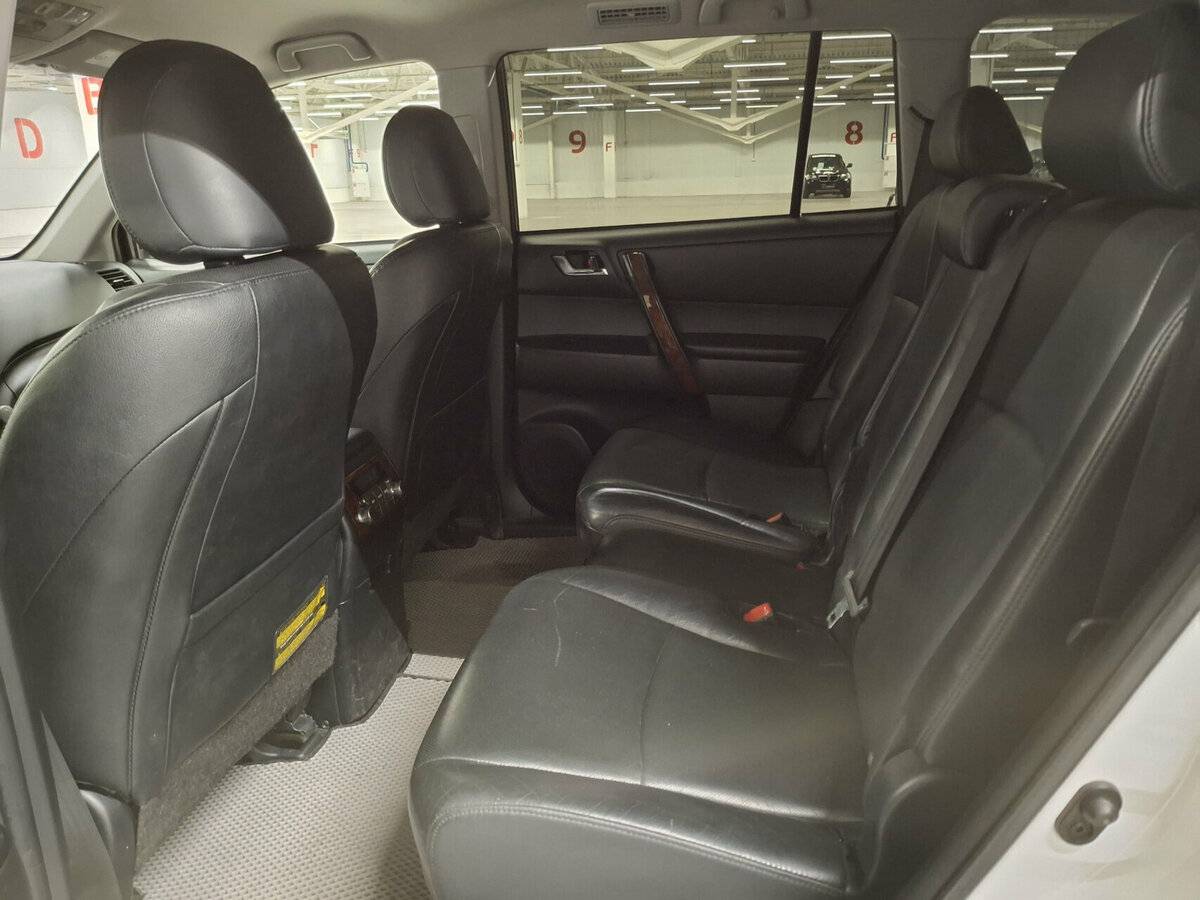 Б/У Тойота Хайлэндер 2012 года. Фото: #11