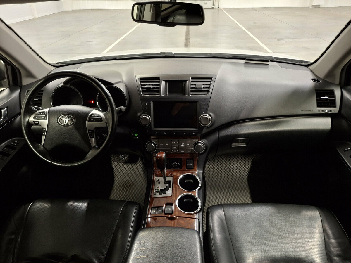 Б/У Тойота Хайлэндер 2012 года. Фото: #13